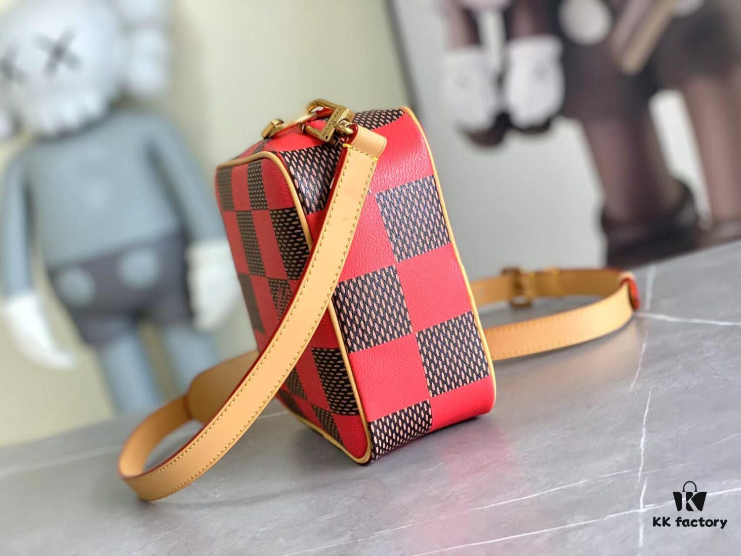 692f12ce4ecd253cf1078f99 N40548 Orange N40561 Red N40547 Blue N40563 Green N40562 Yellow LV Square Bag Louis Vuitton 2024 Men's Spring-Summer Collection