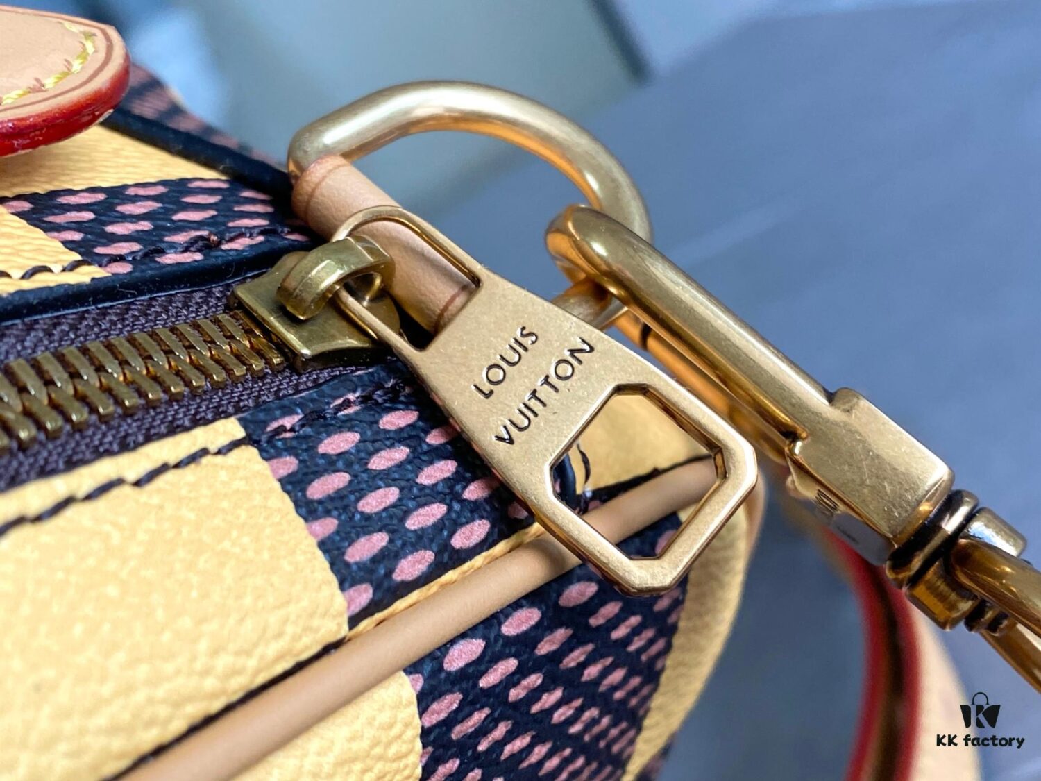 692f12cf4ecd253cf1078f9b N40548 Orange N40561 Red N40547 Blue N40563 Green N40562 Yellow LV Square Bag Louis Vuitton 2024 Spring-Summer Men's Collection Advertising Special