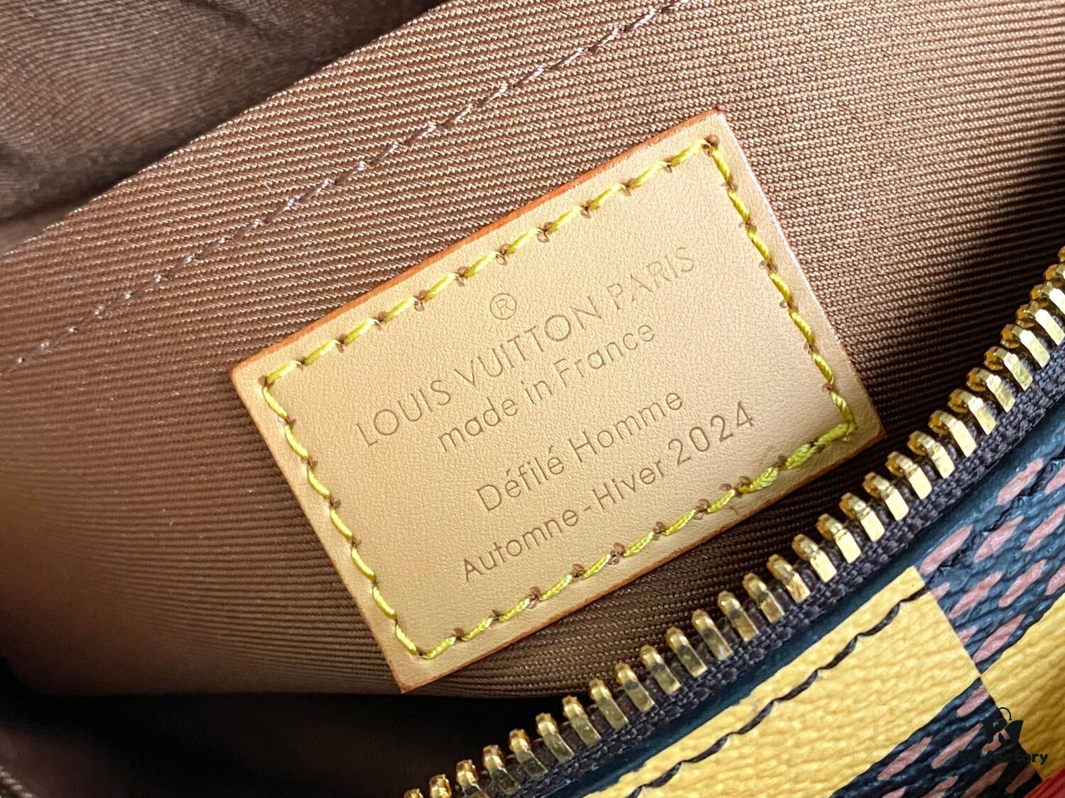 692f12cf4ecd253cf1078f9f N40548 Orange N40561 Red N40547 Blue N40563 Green N40562 Yellow LV Square Bag Louis Vuitton 2024 Spring-Summer Men's Collection Advertising Special