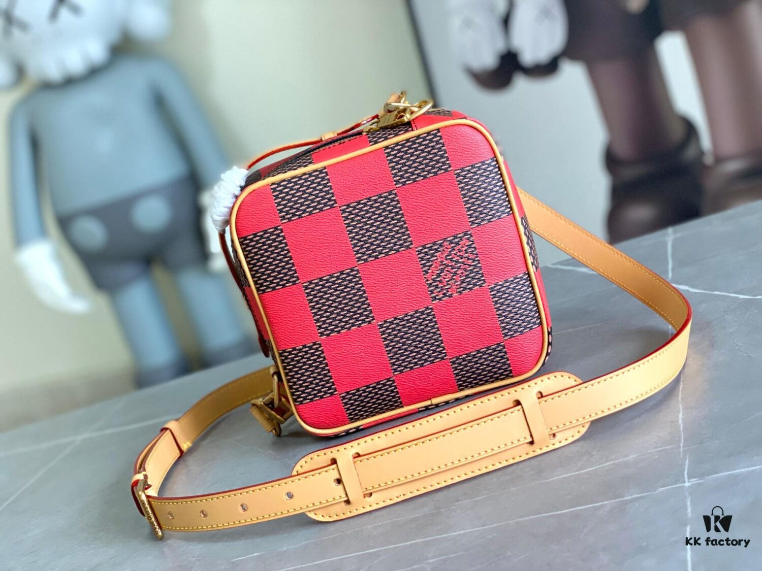 692f12cf4ecd253cf1078fa0 N40548 Orange N40561 Red N40547 Blue N40563 Green N40562 Yellow LV Square Bag Louis Vuitton 2024 Men's Spring-Summer Collection