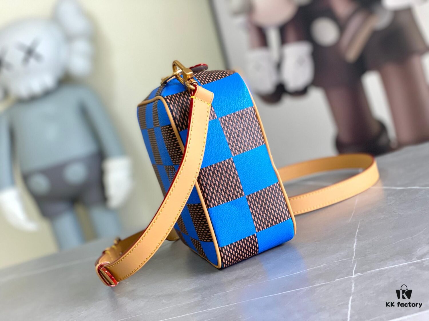 692f12db4ecd253cf1078fb0 N40548 Orange N40561 Red N40547 Blue N40563 Green N40562 Yellow LV Square Bag Louis Vuitton 2024 Men's Spring-Summer Collection