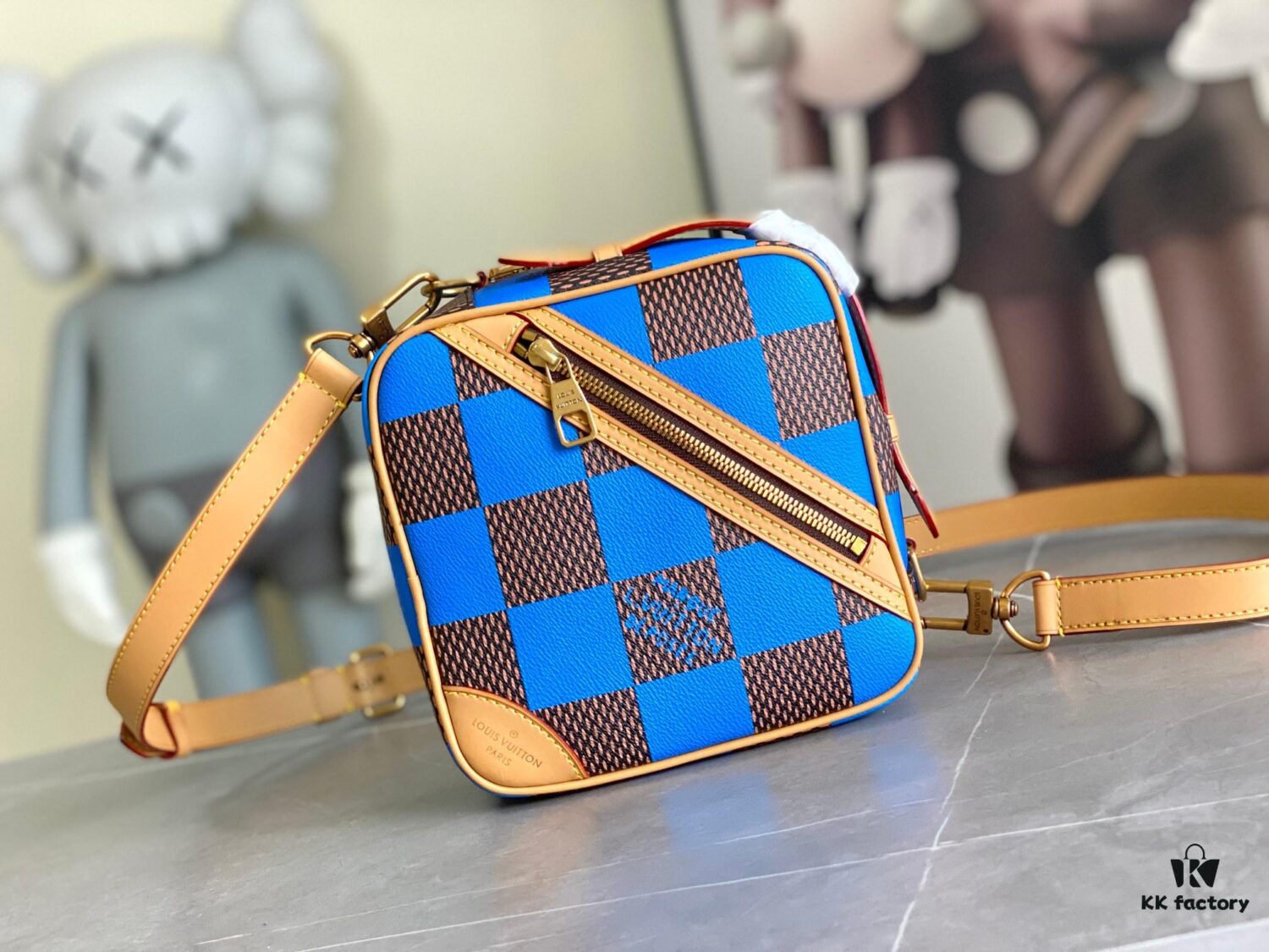 692f12db4ecd253cf1078fb1 N40548 Orange N40561 Red N40547 Blue N40563 Green N40562 Yellow LV Square Bag Louis Vuitton 2024 Men's Spring-Summer Collection