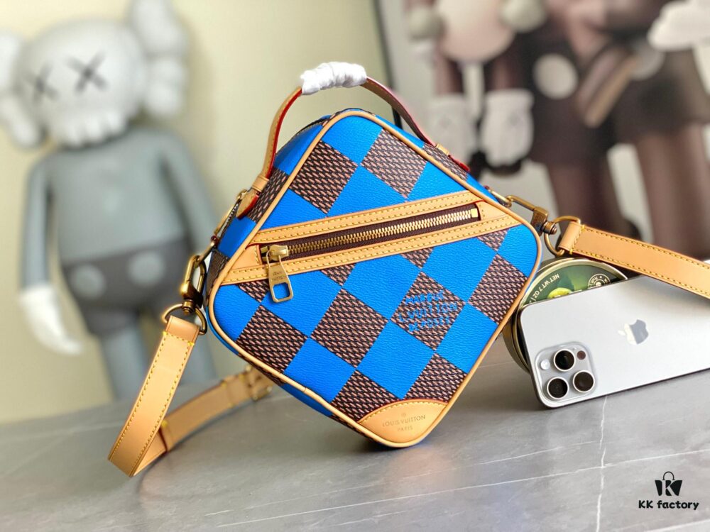 692f12db4ecd253cf1078fb2 N40548 Orange N40561 Red N40547 Blue N40563 Green N40562 Yellow LV Square Bag Louis Vuitton 2024 Men's Spring-Summer Collection