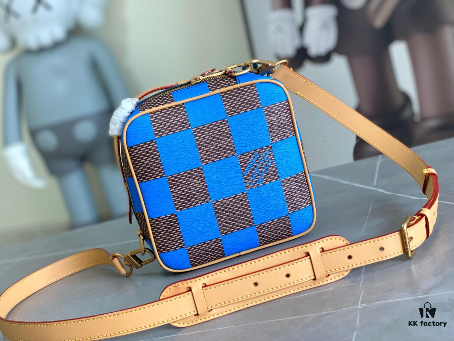 692f12dc4ecd253cf1078fb3 N40548 Orange N40561 Red N40547 Blue N40563 Green N40562 Yellow LV Square Bag Louis Vuitton 2024 Men's Spring-Summer Collection