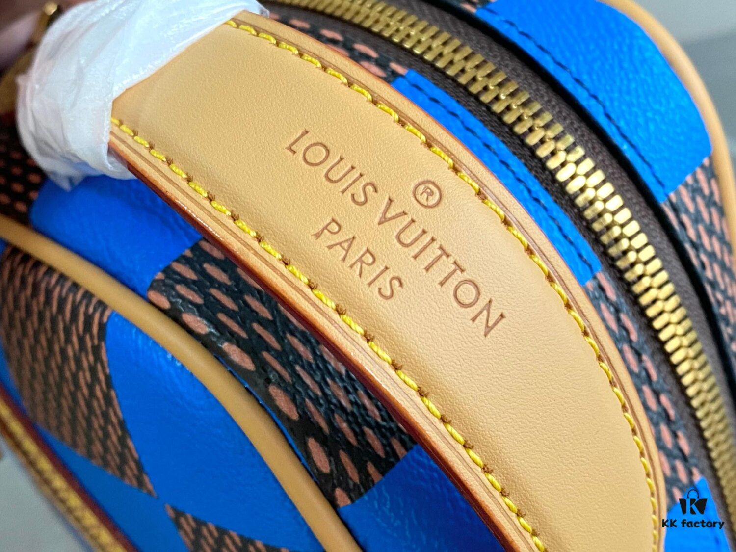 692f12e04ecd253cf1078fba N40548 Orange N40561 Red N40547 Blue N40563 Green N40562 Yellow LV Square Bag Louis Vuitton 2024 Men's Spring-Summer Collection