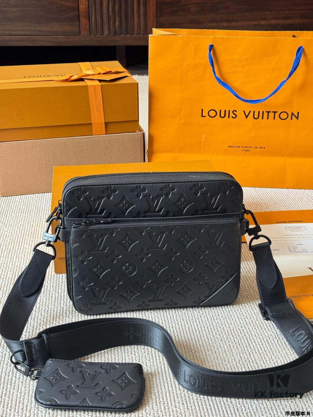 692f12e14ecd253cf1078fbd Genuine Leather Version LV Men's Three-in-One Black Warrior Trio Messenger Bag