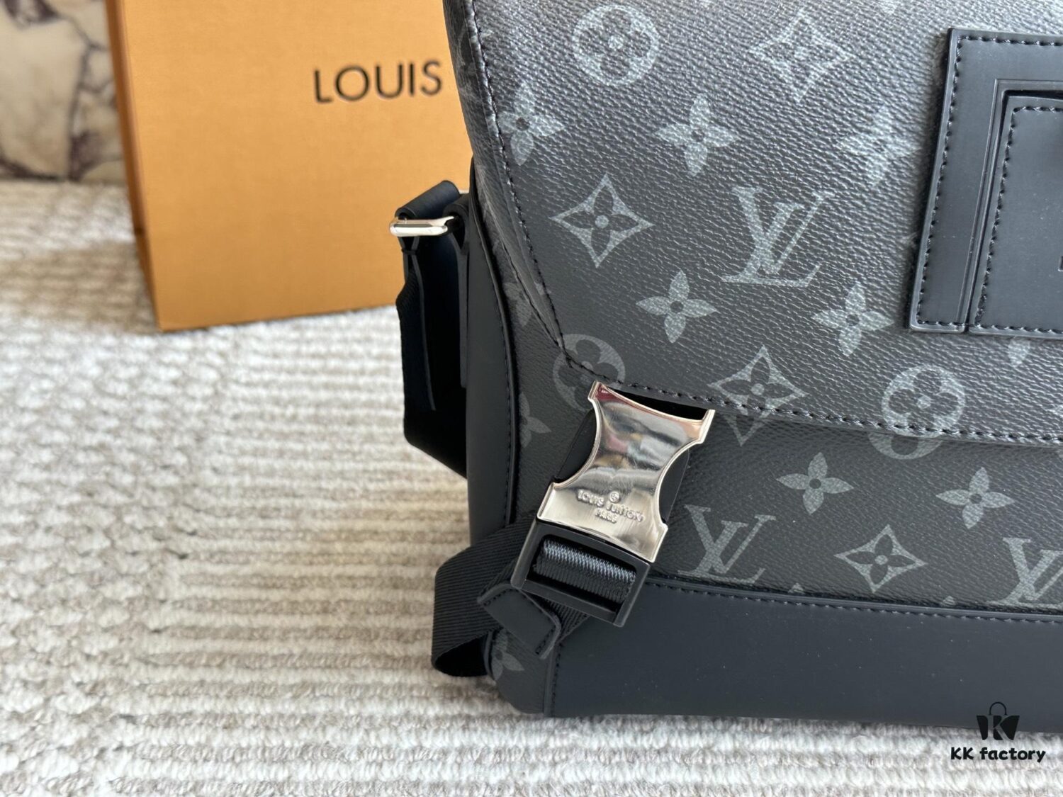692f12e84ecd253cf1078fcb LV Messenger Bag Top Replica Fashionable Men's Crossbody Bag for Everyday Use