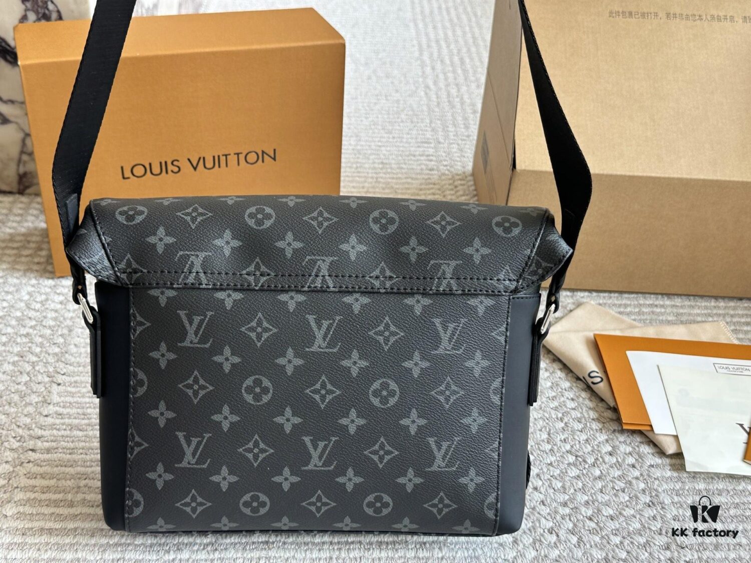 692f12e94ecd253cf1078fcd LV Messenger Bag Top Replica Fashionable Men's Crossbody Bag for Everyday Use