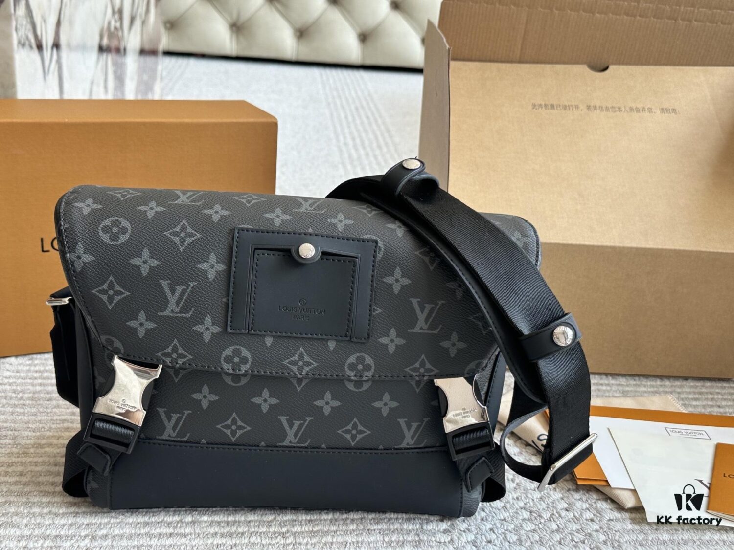 692f12e94ecd253cf1078fcf LV Messenger Bag Top Replica Fashionable Men's Crossbody Bag for Everyday Use