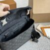 692f12ea4ecd253cf1078fd0 LV Messenger Bag Top Replica Fashionable Men's Crossbody Bag for Everyday Use