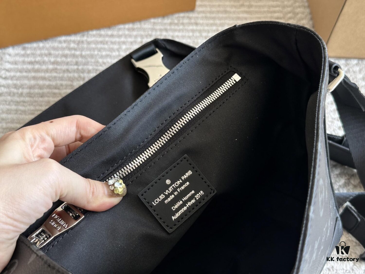 692f12ec4ecd253cf1078fd1 LV Messenger Bag Top Replica Fashionable Men's Crossbody Bag for Everyday Use