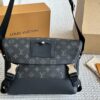 692f12f74ecd253cf1078fe4 LV Messenger Bag Top Replica Fashionable Men's Crossbody Bag for Everyday Use
