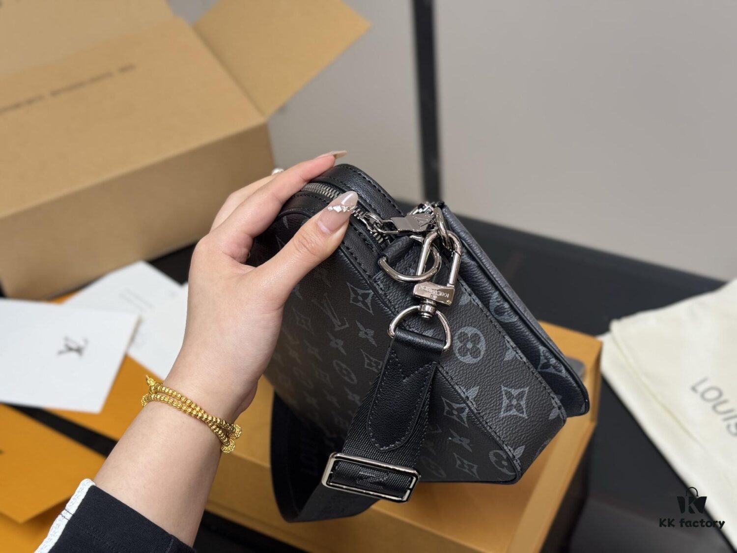 692f12fa4ecd253cf1078fe7 Foldable Box Airplane Box LV Men's Three-in-One Bag with Multiple Carrying Combinations