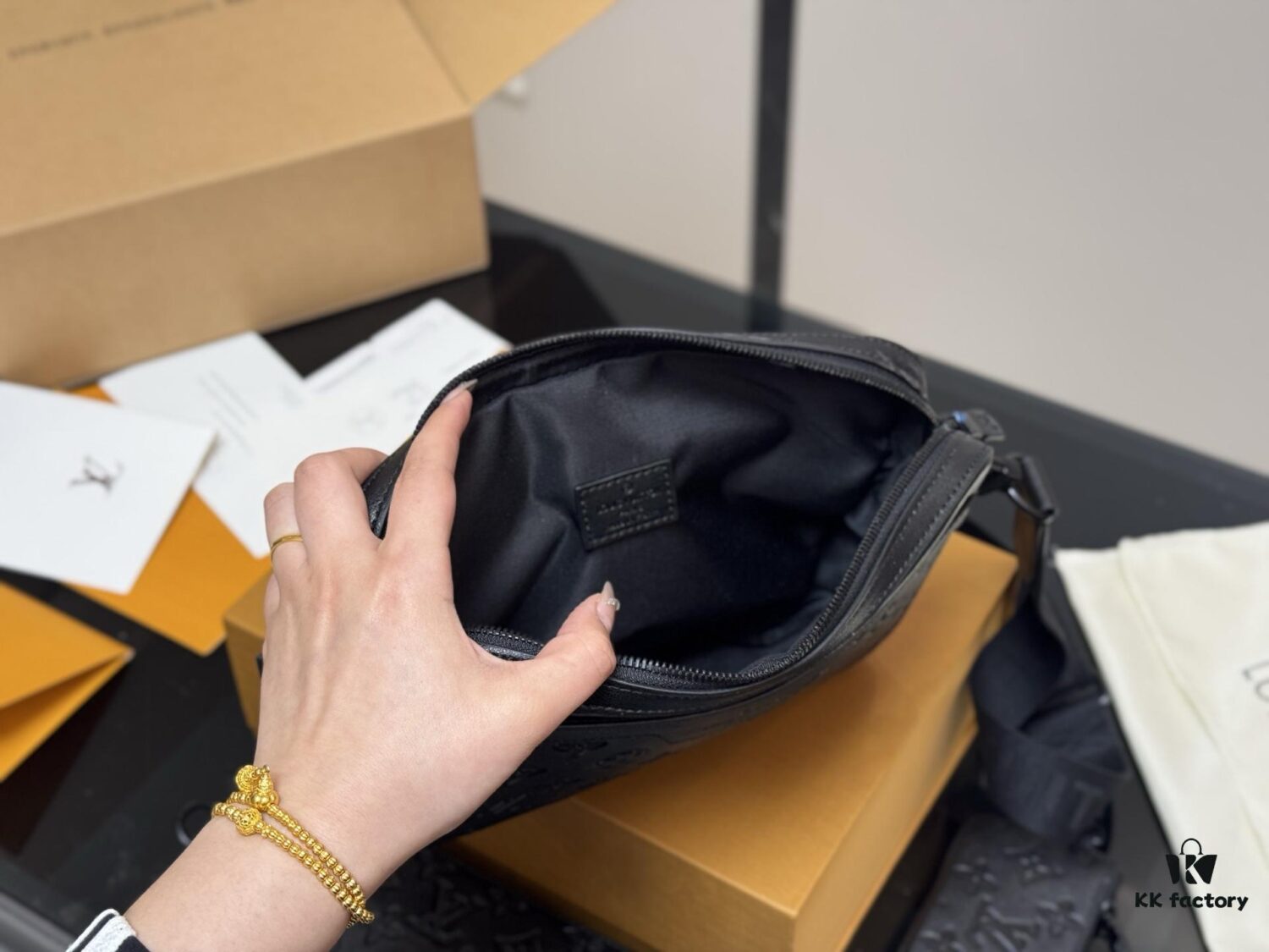 LV Men's 3-in-1 Bag with Foldable Box Packaging