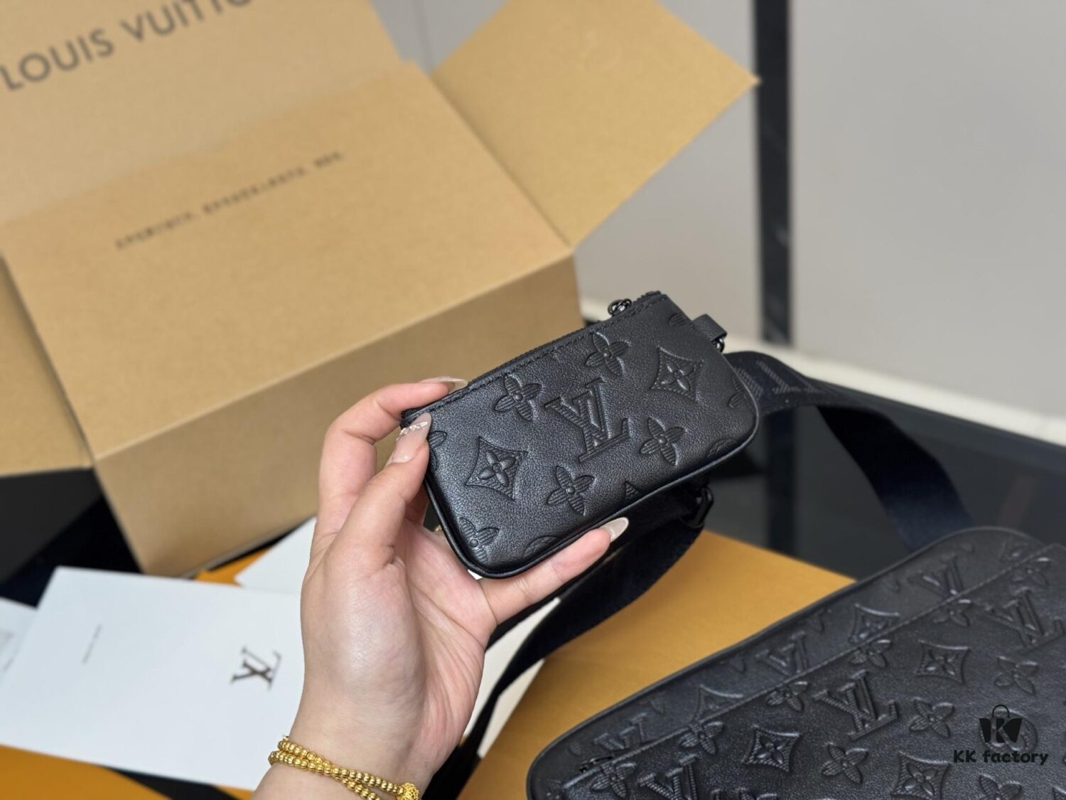 LV Men's 3-in-1 Bag with Foldable Box Packaging