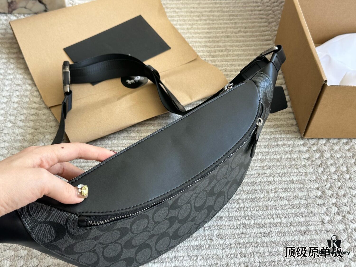 Original Order Version | COACH WARREN Men's Waist Bag, a must-have style that looks great on every fashionable man – same look as LV but at a fraction of the price!