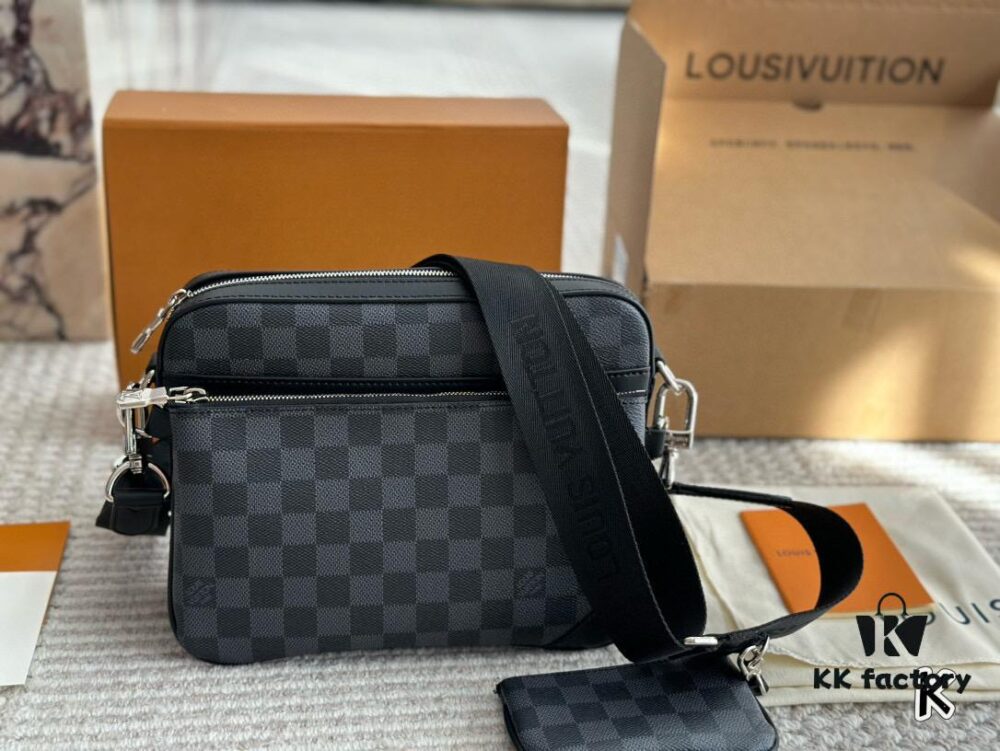 692f13404ecd253cf107905f LV Men's Monogram Reversible Three-in-One Bag