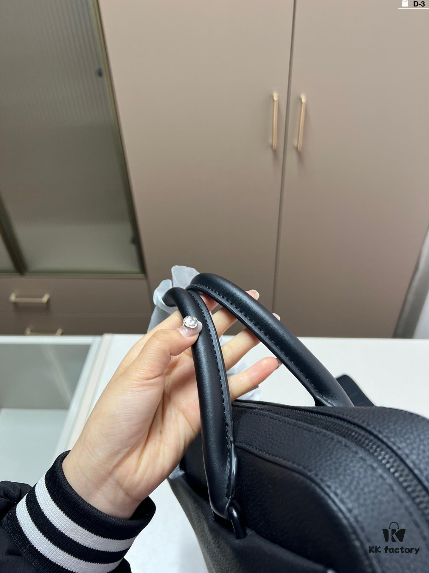 692f135f4ecd253cf10790a4 Louis Vuitton Men's Briefcase, Can Be Worn Crossbody or Carried by Hand, Spacious Capacity Fits Documents and Laptop, Size D-3-2 40×28