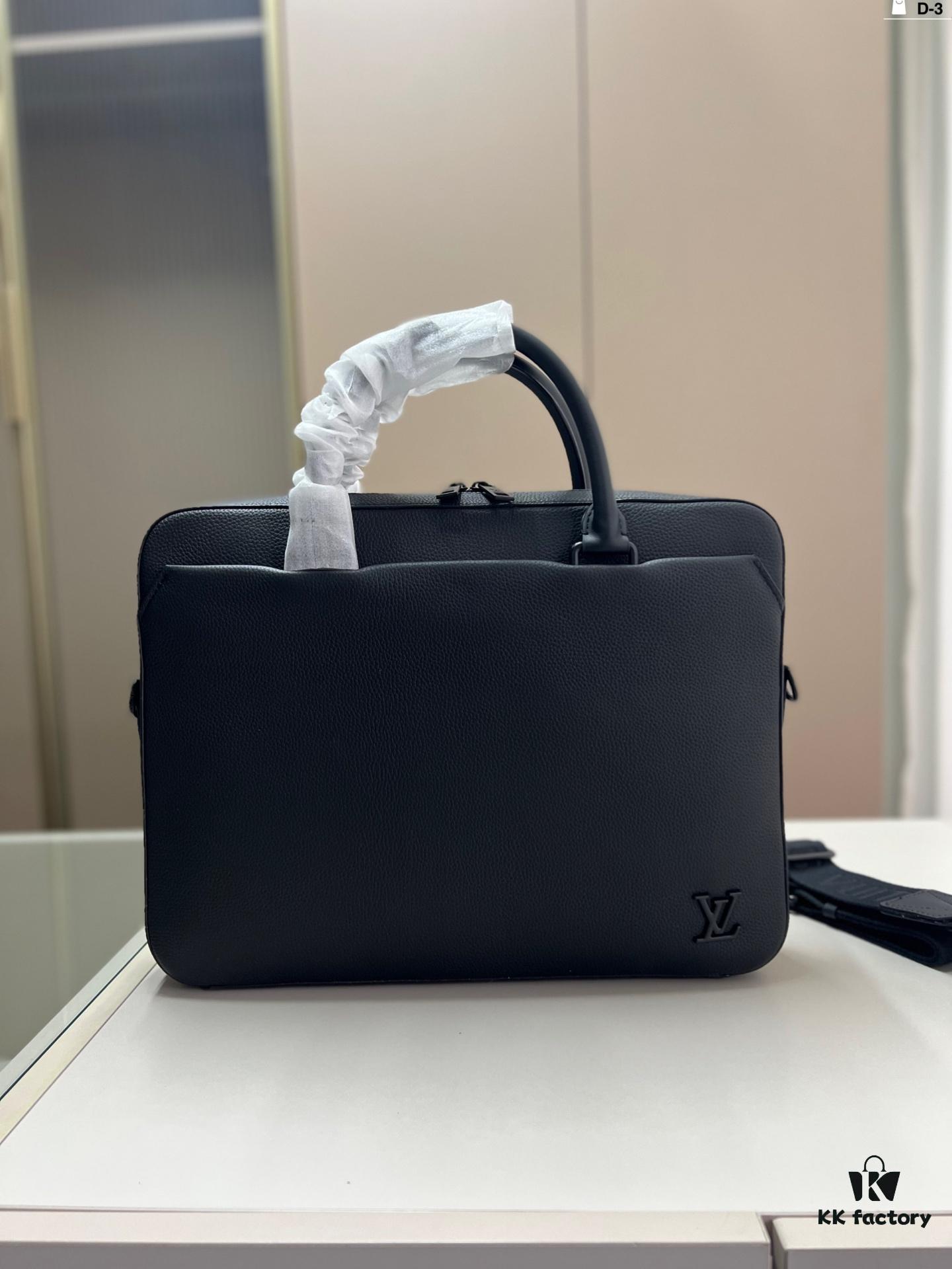 692f13614ecd253cf10790a7 Louis Vuitton Men's Briefcase, Can Be Worn Crossbody or Carried by Hand, Spacious Capacity Fits Documents and Laptop, Size D-3-2 40×28
