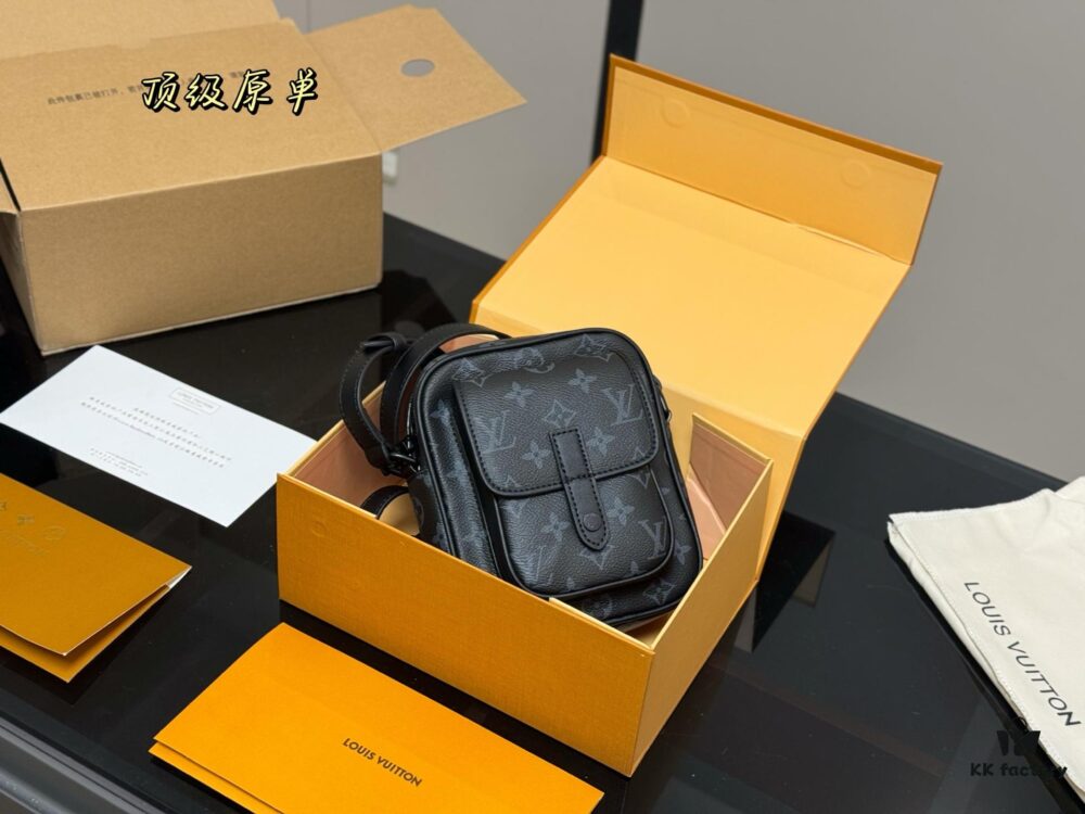 692f13684ecd253cf10790b4 Foldable Box Airplane Box for LV Men's Camera Bag 25ss, God-Level Style!