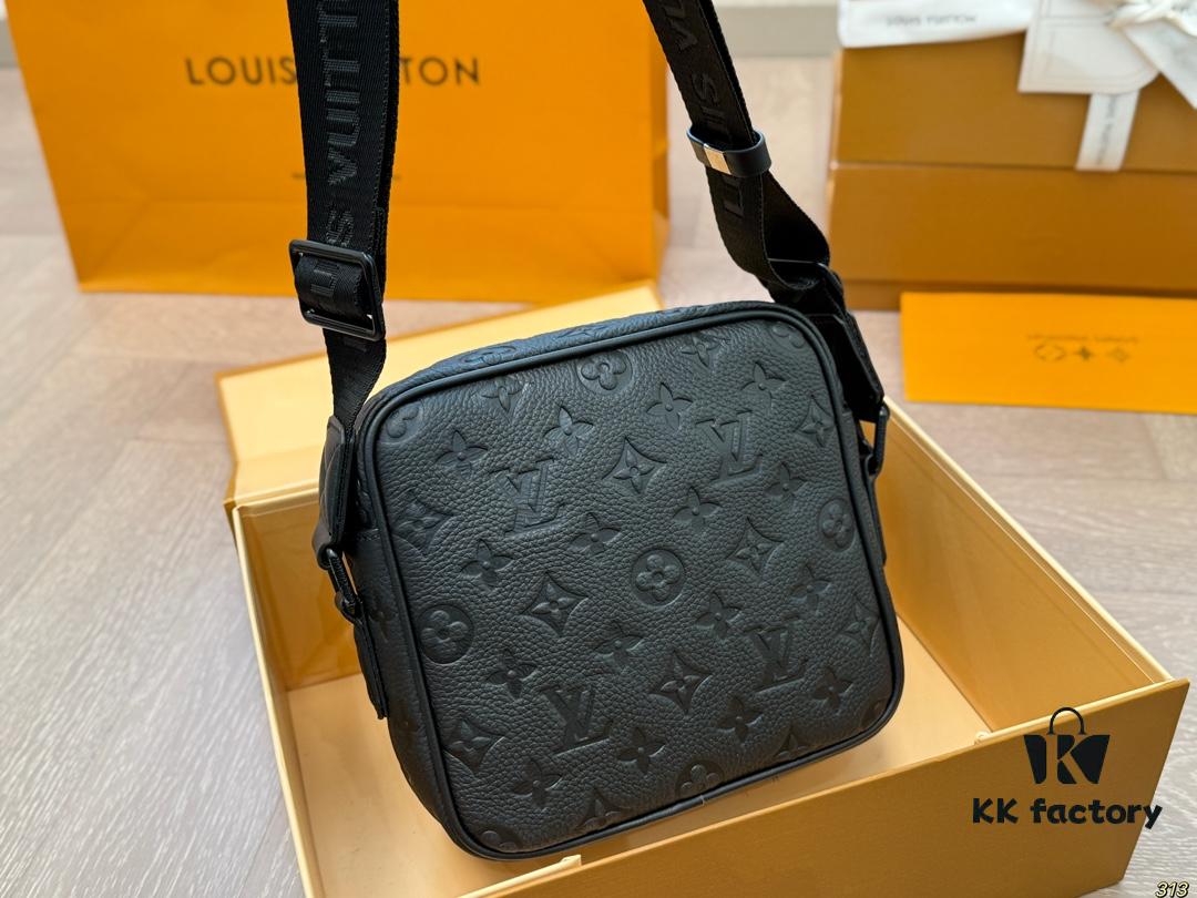 692f136e4ecd253cf10790c4 Foldable Box Lv Men's Camera Bag, Fashionable and Elegant Design, Perfect Size 18x17