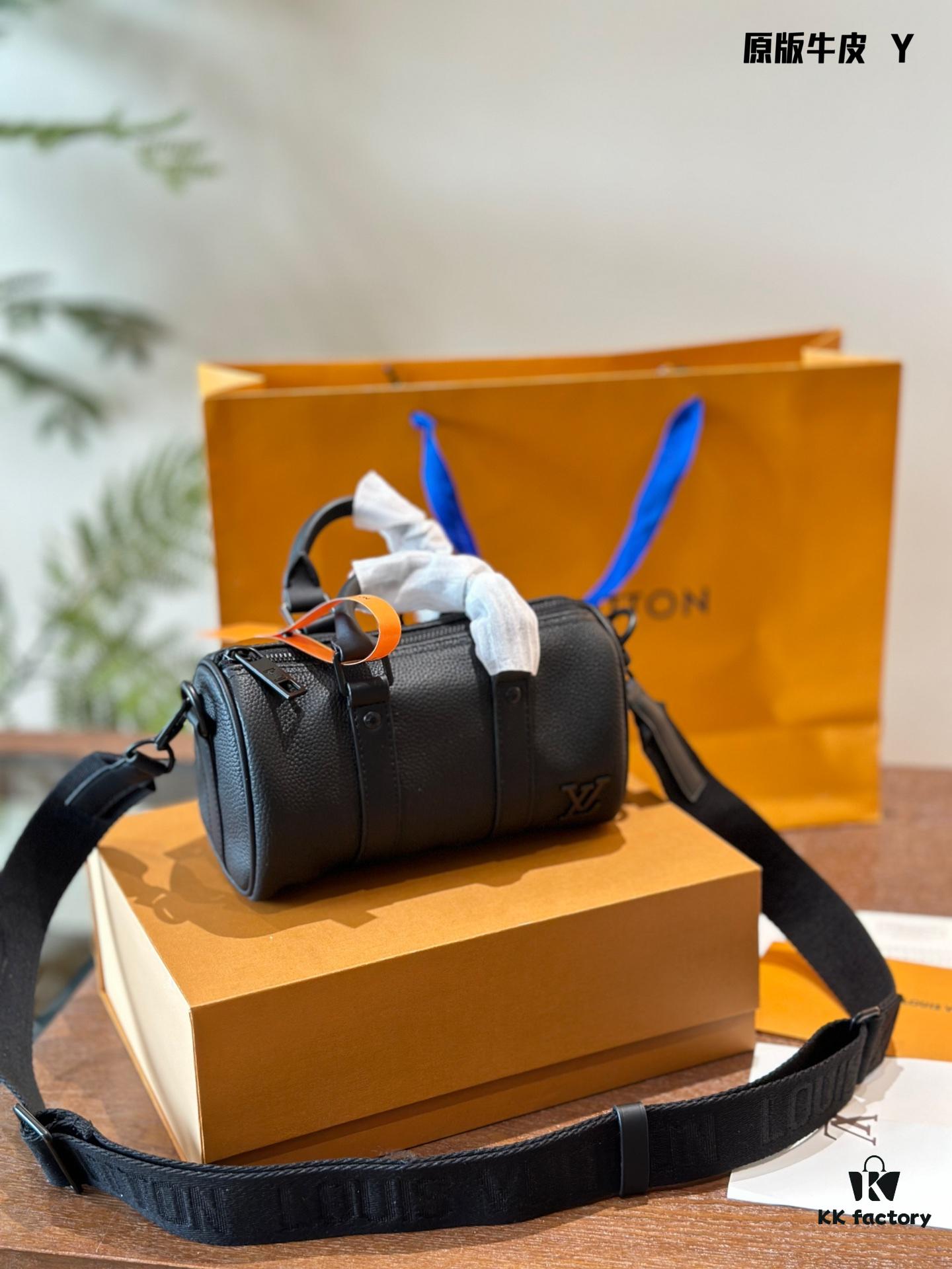 692f13764ecd253cf10790d7 LV KEEPALL Black Men's Crossbody Bag for Men OOTD