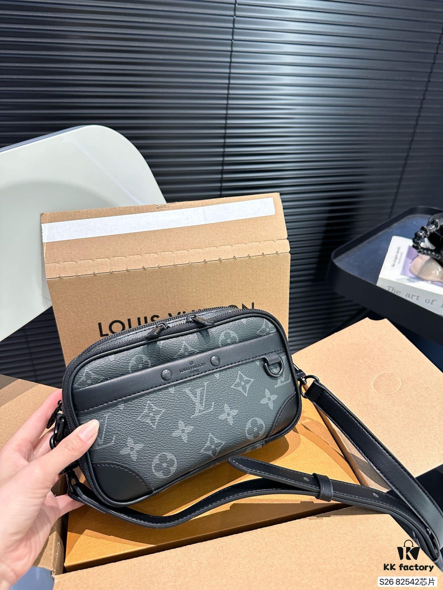 692f13ae4ecd253cf1079152 LV New Men's Camera Bag with Airplane Box Foldable Packaging