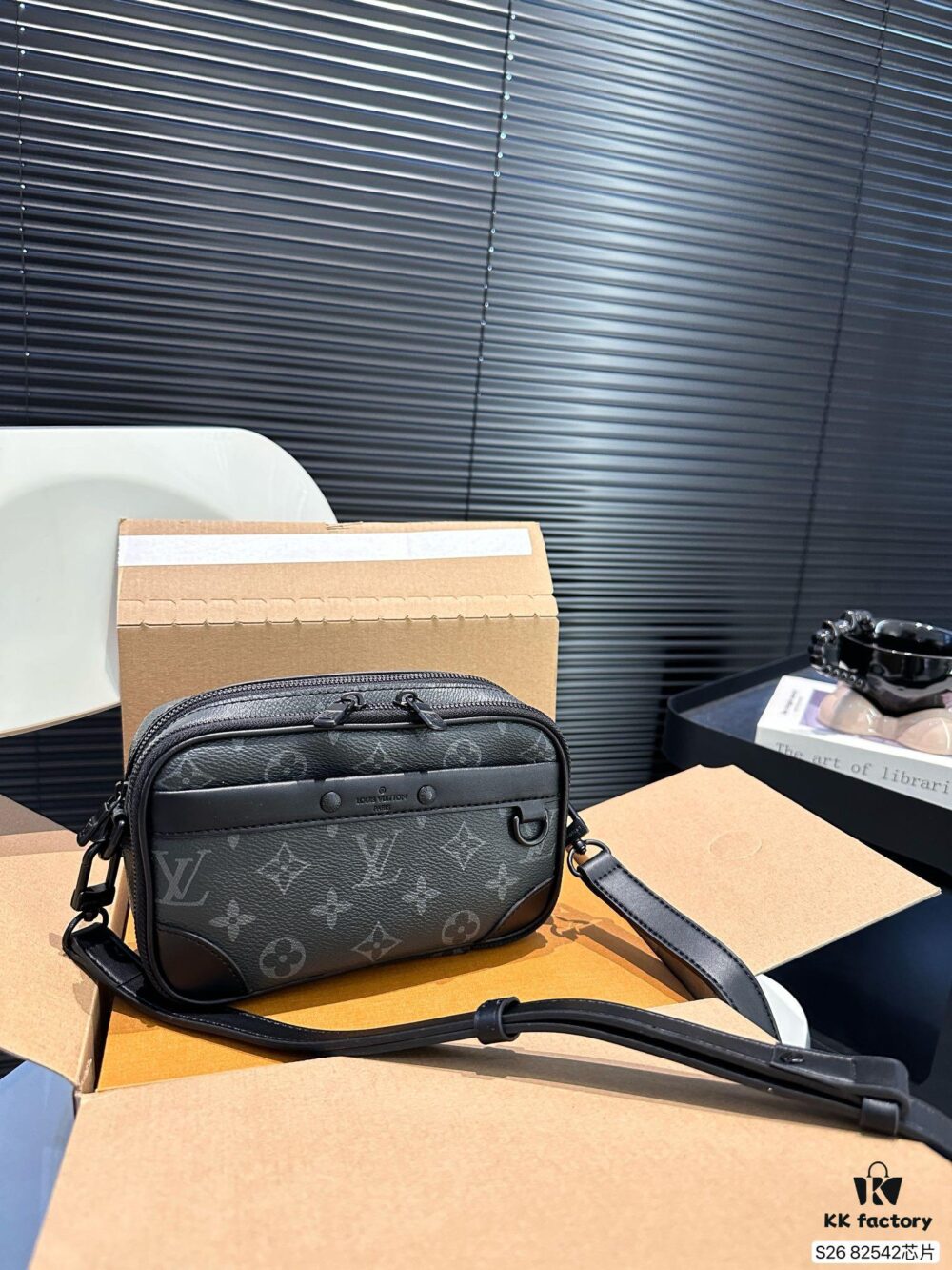 692f13ae4ecd253cf1079153 LV New Men's Camera Bag with Airplane Box Foldable Packaging
