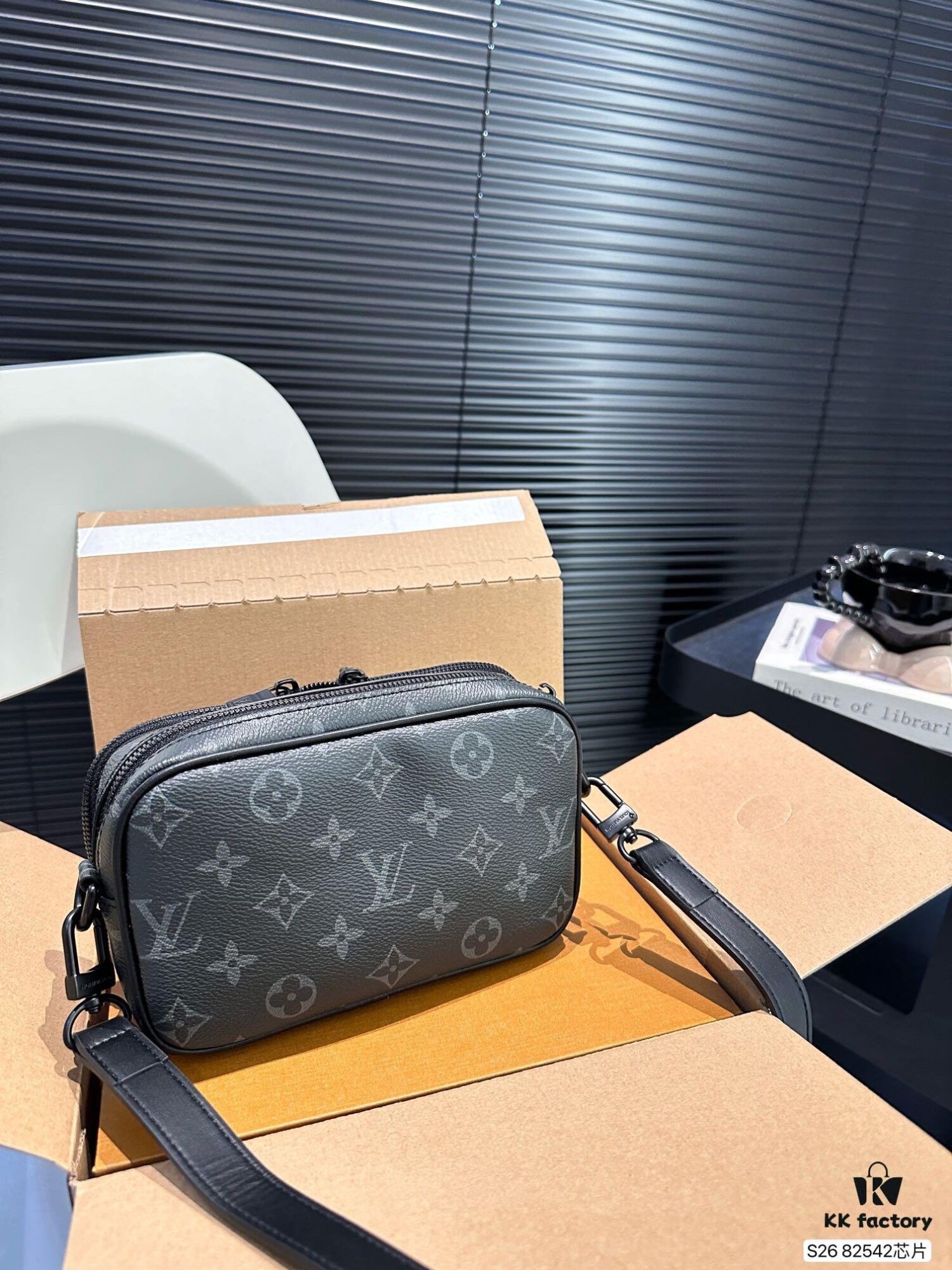 692f13b14ecd253cf107915a LV New Men's Camera Bag with Airplane Box Foldable Packaging