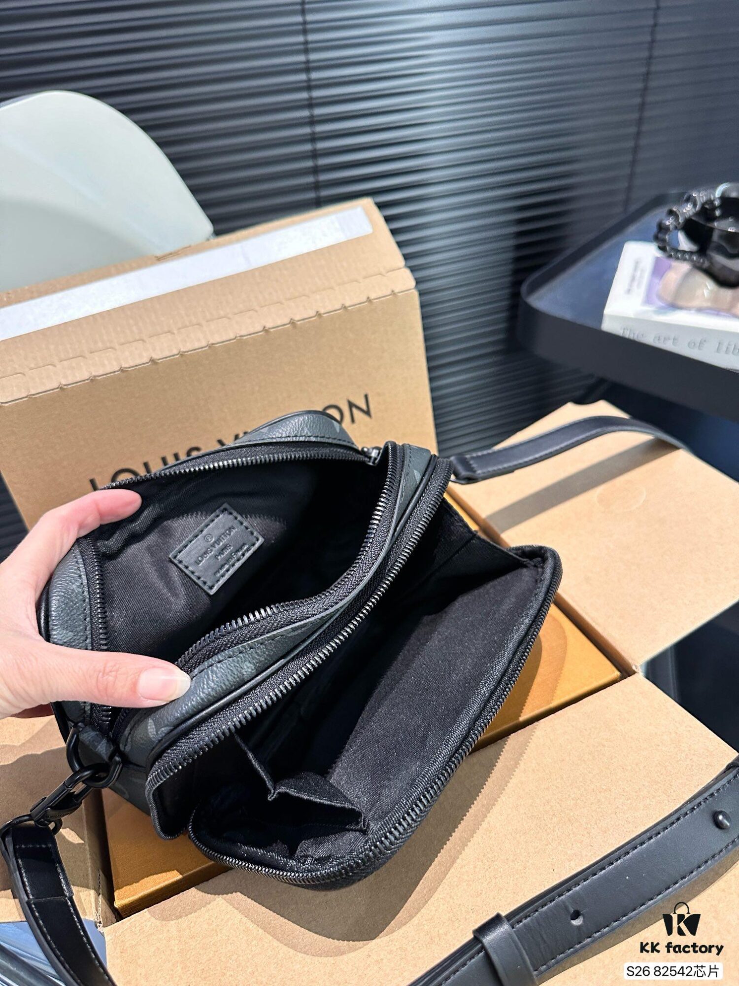 692f13b14ecd253cf107915b LV New Men's Camera Bag with Airplane Box Foldable Packaging