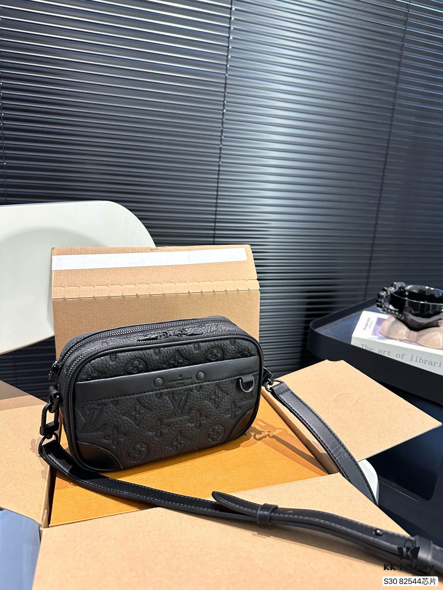 692f13b34ecd253cf107915c LV New Men's Camera Bag with Airplane Box Folding Packaging
