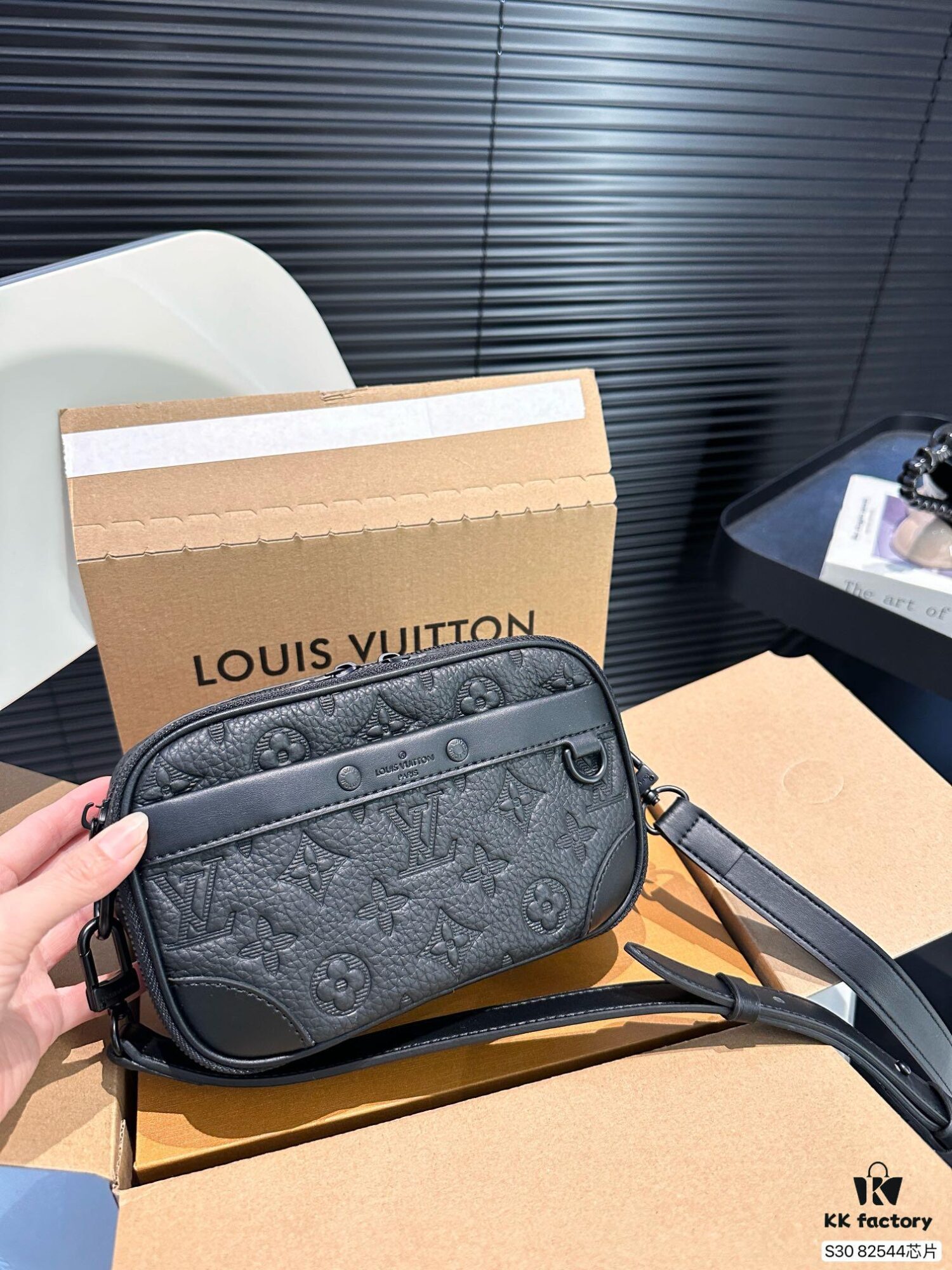 692f13b34ecd253cf107915d LV New Men's Camera Bag with Airplane Box Folding Packaging