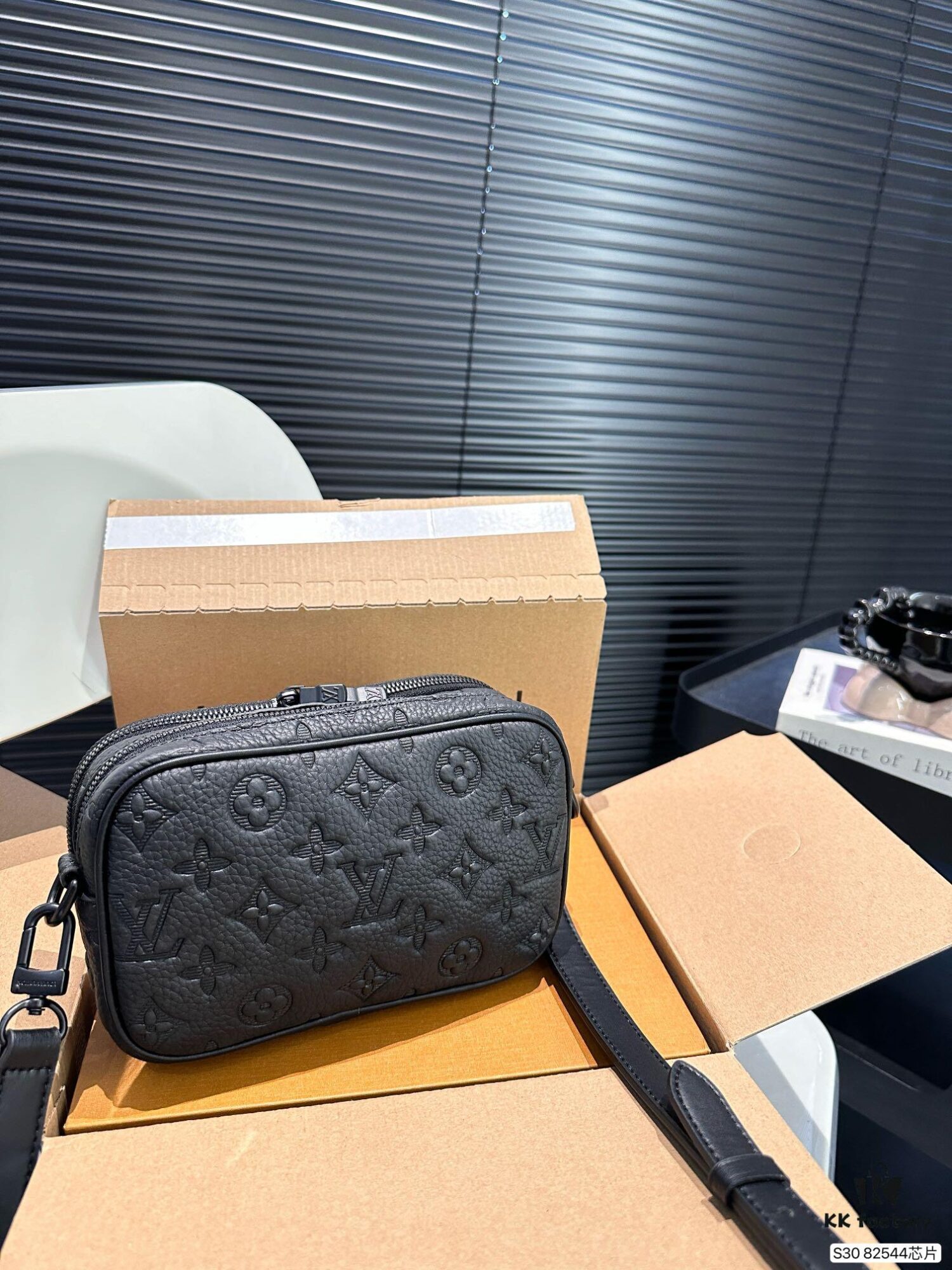 692f13b54ecd253cf1079162 LV New Men's Camera Bag with Airplane Box Folding Packaging