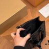 692f13c44ecd253cf107918c LV Men's Sac Plat VOYAGER Tote Bag with Foldable Aircraft Box, Size: 22.19cm