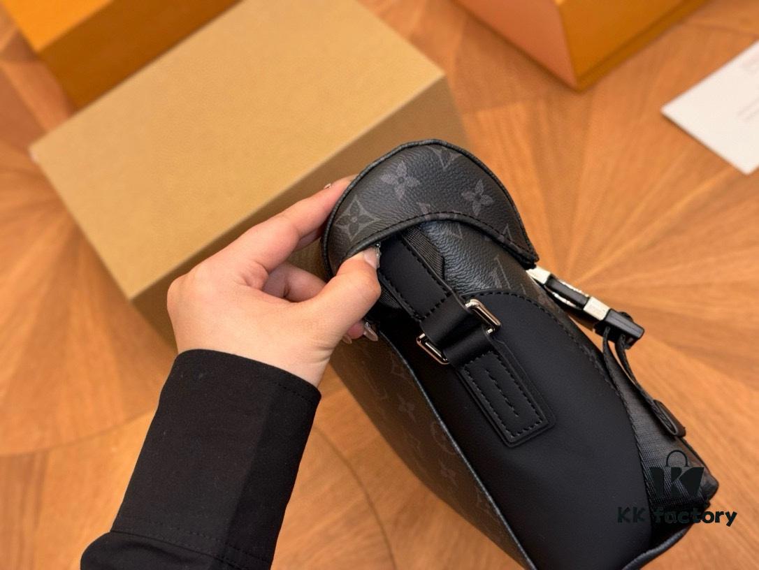 692f13c74ecd253cf1079194 LV Men's Messenger Bag VOYAGER Foldable Box Style Size 28*25cm