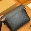 692f13c84ecd253cf1079196 LV Men's Messenger Bag VOYAGER Foldable Box Style Size 28*25cm