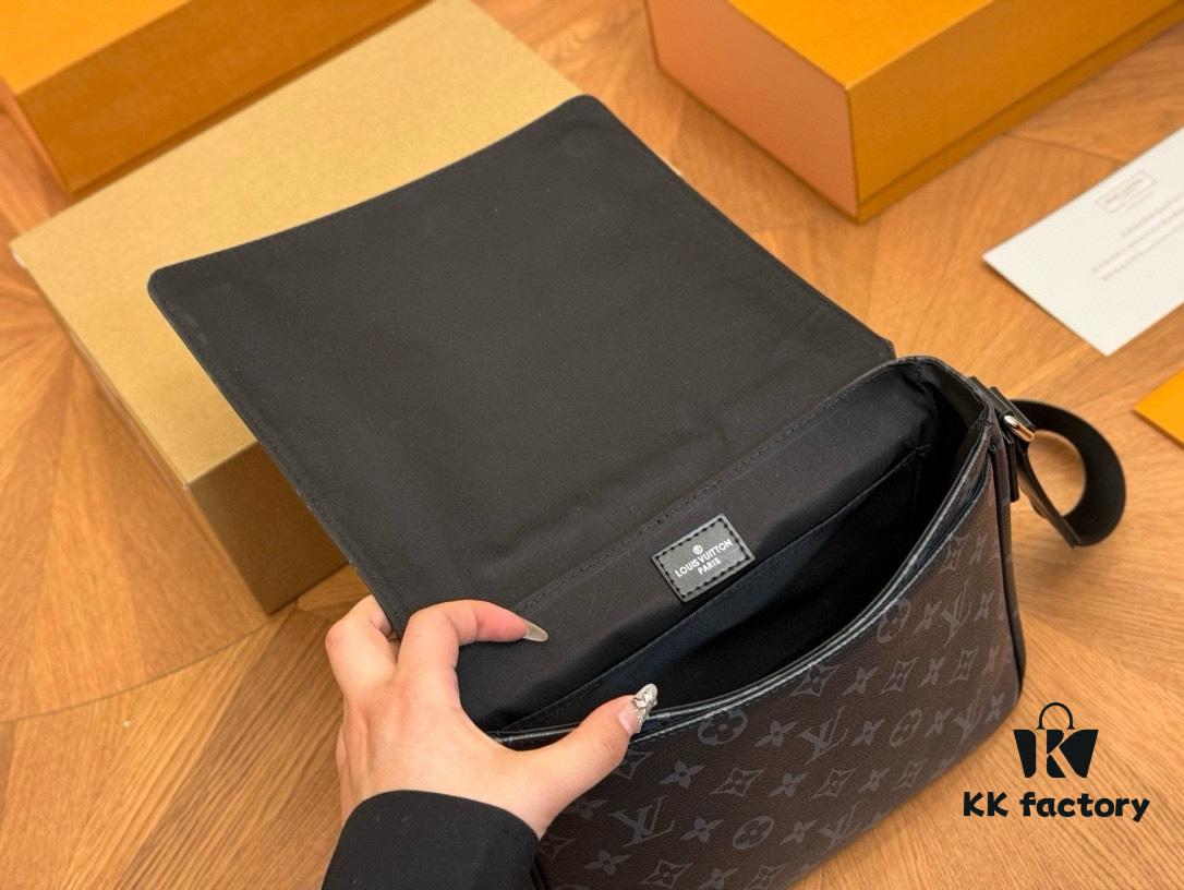 692f13ca4ecd253cf1079199 Foldable Plane Box for LV Men's High-Quality and Practical Multi-Wear Bag with Subtle Color Matching