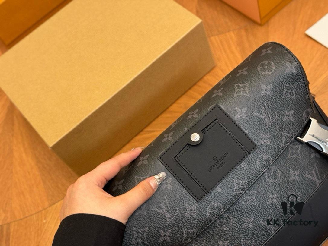 692f13ca4ecd253cf107919c LV Men's Messenger Bag VOYAGER Foldable Box Style Size 28*25cm