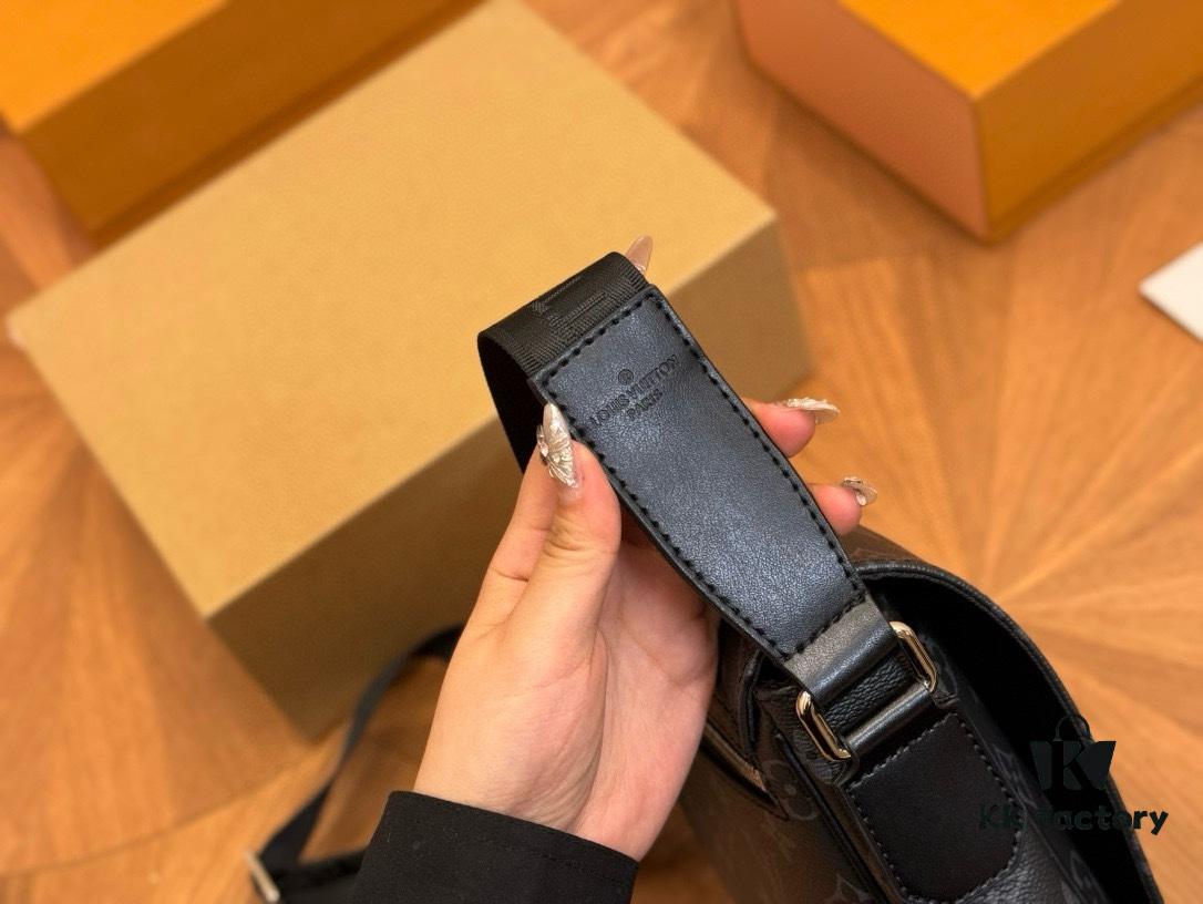 692f13ca4ecd253cf107919d Foldable Plane Box for LV Men's High-Quality and Practical Multi-Wear Bag with Subtle Color Matching
