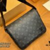 692f13ca4ecd253cf107919e Foldable Plane Box for LV Men's High-Quality and Practical Multi-Wear Bag with Subtle Color Matching