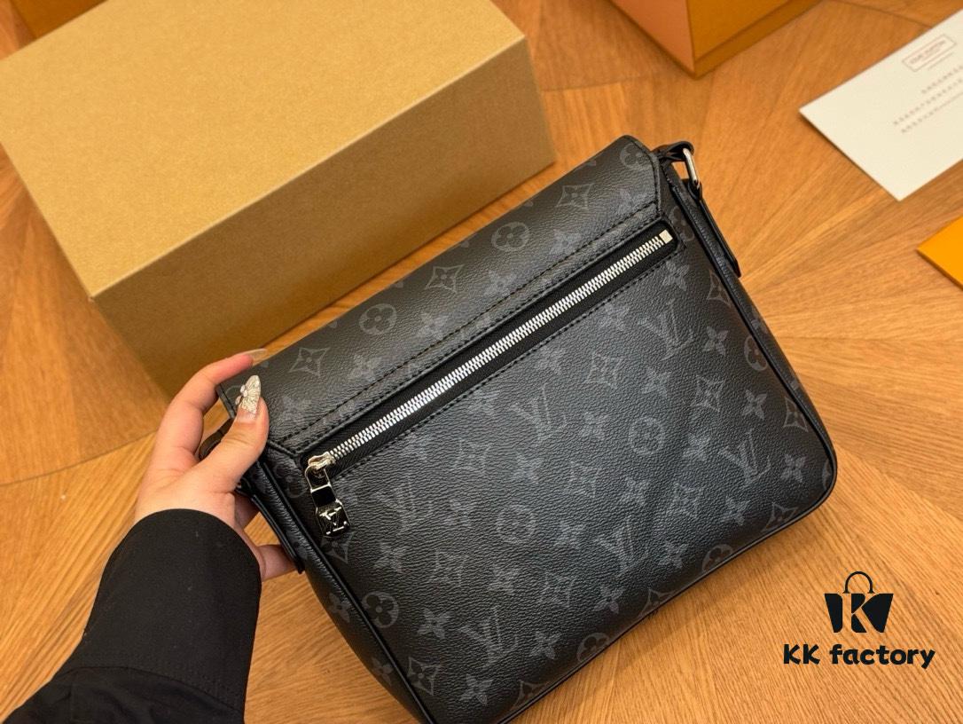 692f13cb4ecd253cf107919f Foldable Plane Box for LV Men's High-Quality and Practical Multi-Wear Bag with Subtle Color Matching
