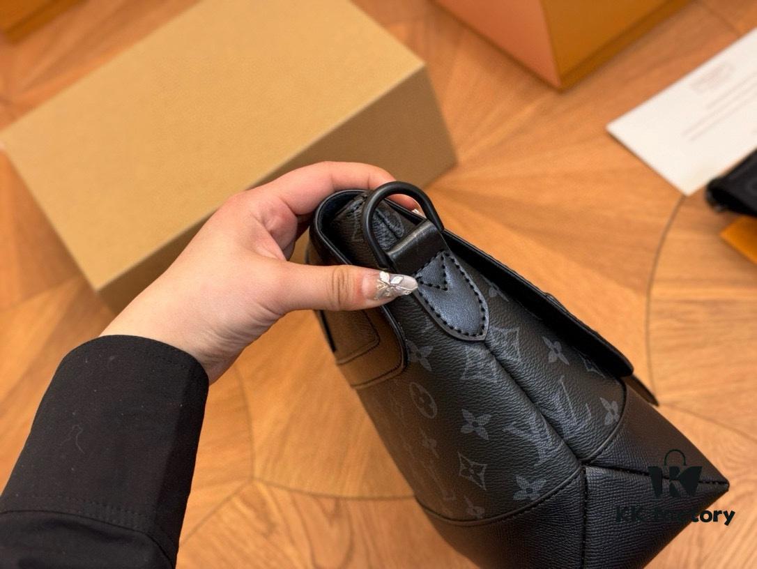 692f13df4ecd253cf10791ca LV Men's Messenger Bag VOYAGER Foldable Box Plane Box Size: 25*22cm