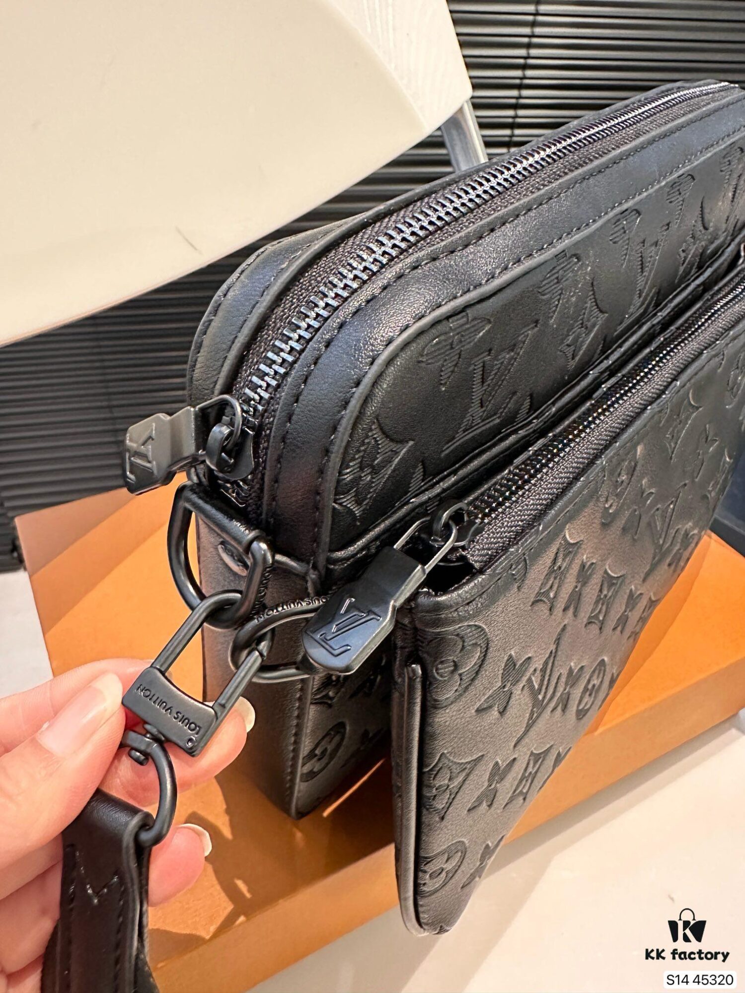 692f13fa4ecd253cf10791fc LV Men's Multi-Functional Messenger Bag with Foldable Box - Highly Sought After Tri-Combination Design
