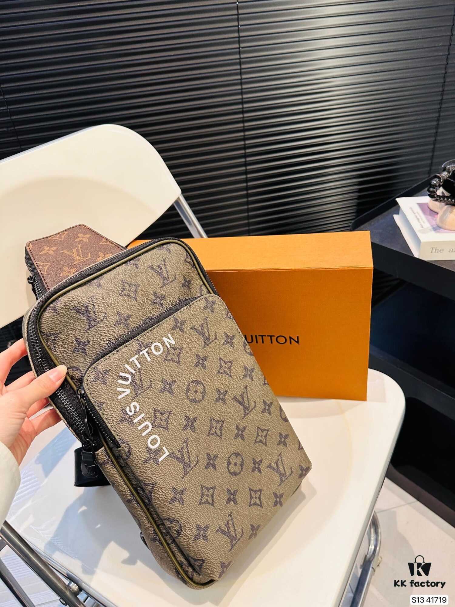 692f13fc4ecd253cf1079203 New Men's Chest Bag LV Style, Zippered Waist Pack, Fashionable and Timeless Design