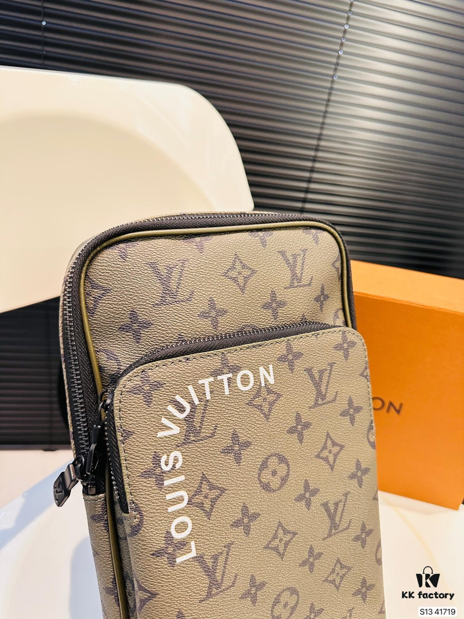 692f13fe4ecd253cf1079206 New Men's Chest Bag LV Style, Zippered Waist Pack, Fashionable and Timeless Design