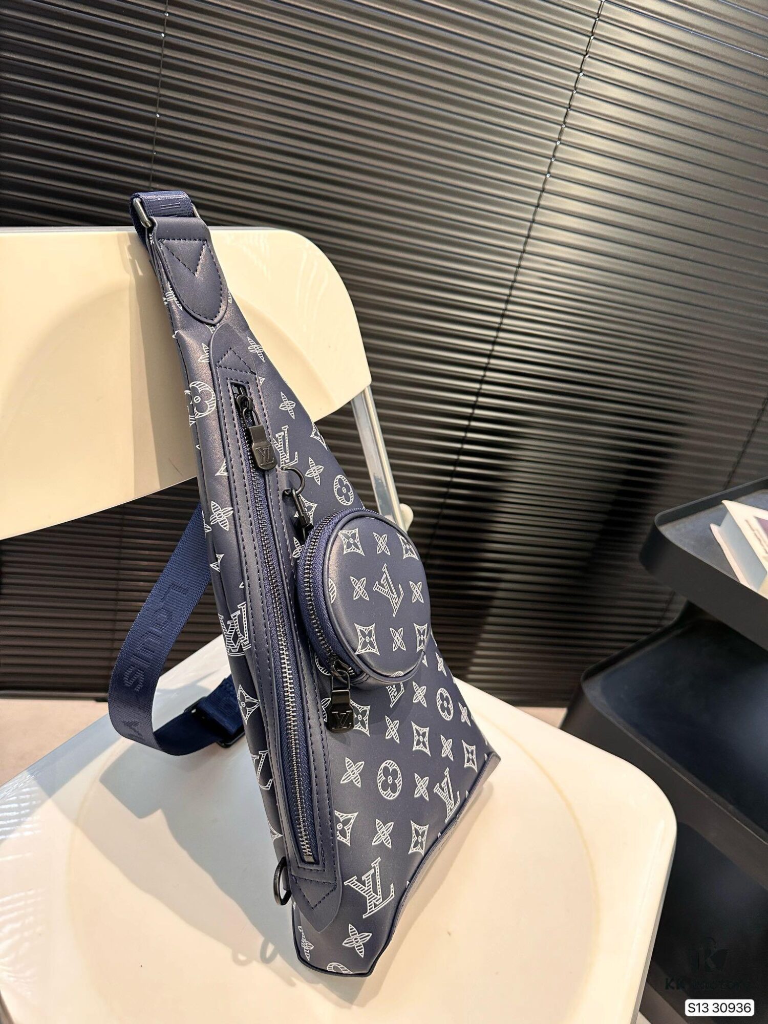692f14014ecd253cf107920c New Men's Chest Bag LV Style Chest Pack, Stylish Design with Zipper Closure