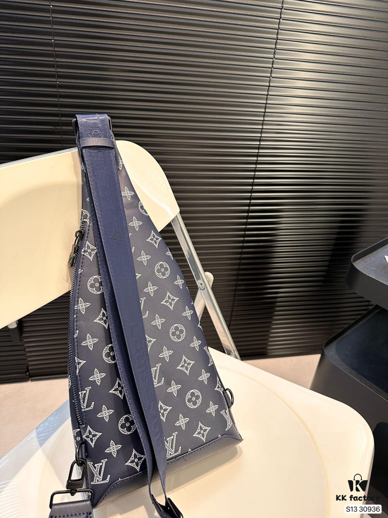 692f14044ecd253cf1079210 New Men's Chest Bag LV Style Chest Pack, Stylish Design with Zipper Closure