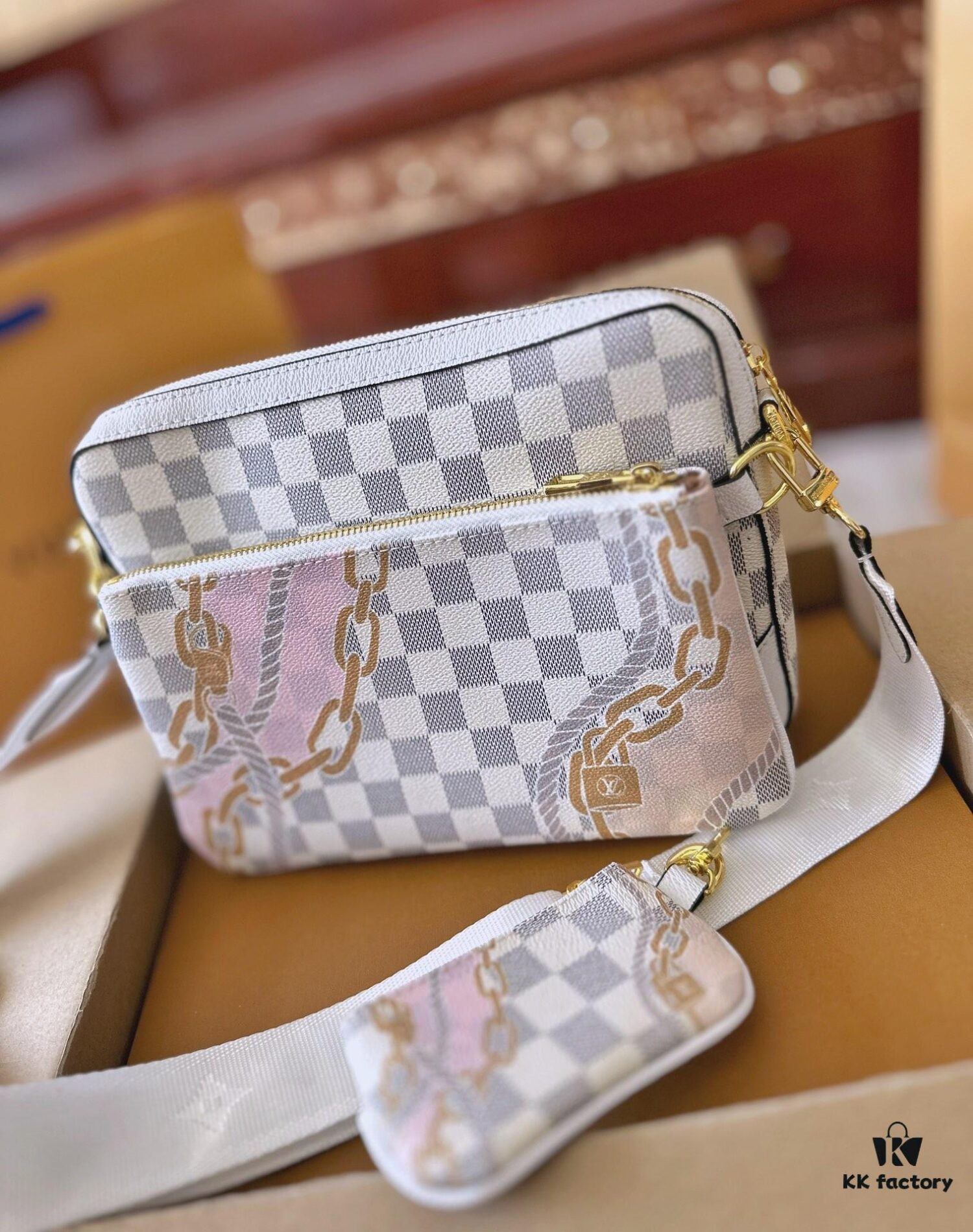 692f14234ecd253cf107924e LV Louis Vuitton Men's Crossbody Bag, Three-in-One Foldable Gift Box Packaging
