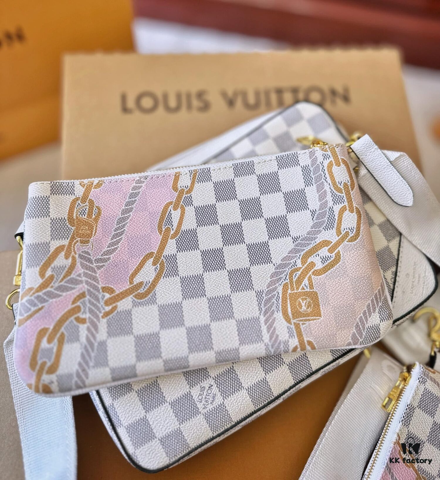 692f14244ecd253cf107924f LV Louis Vuitton Men's Crossbody Bag, Three-in-One Foldable Gift Box Packaging