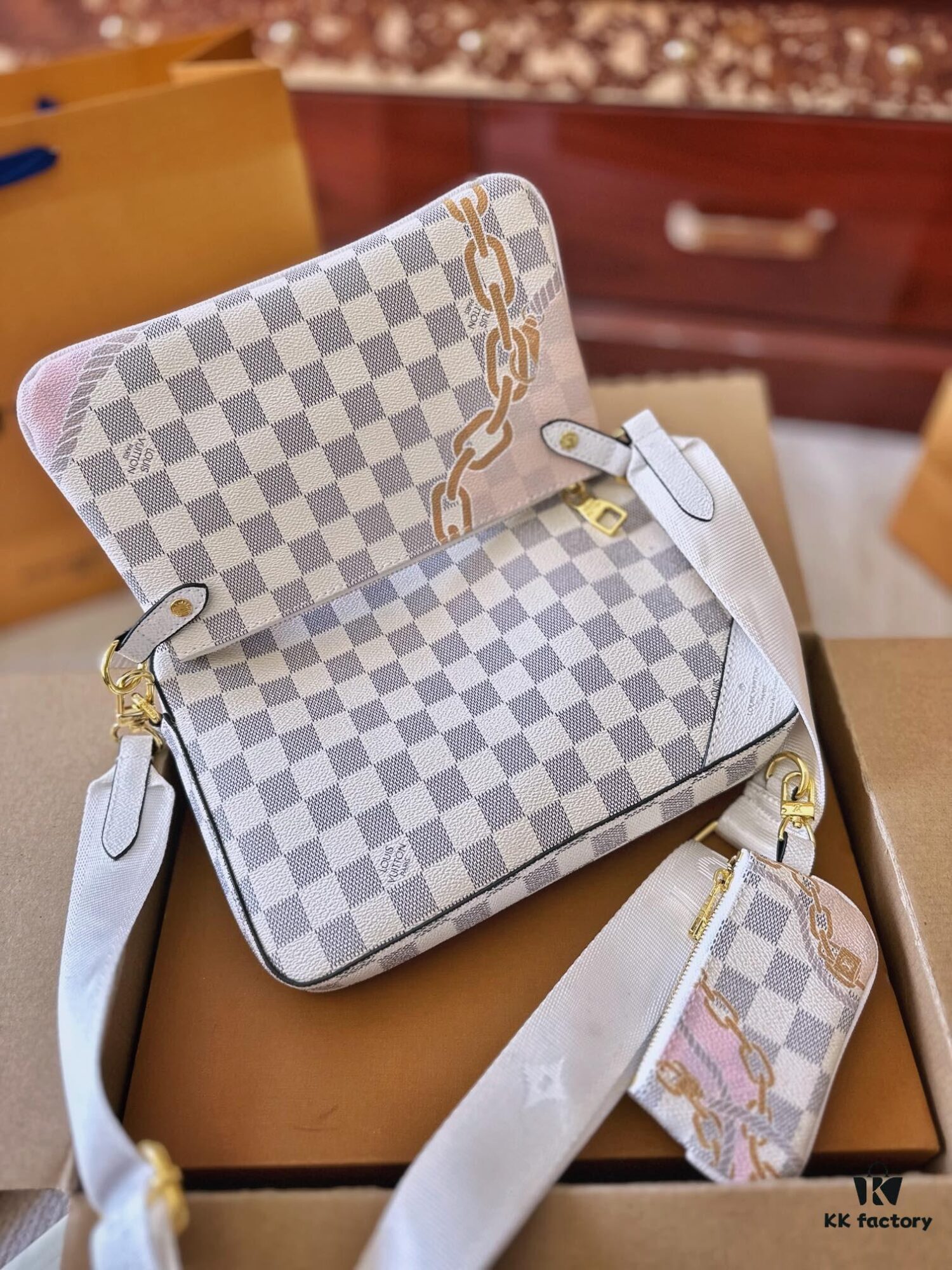 692f14244ecd253cf1079250 LV Louis Vuitton Men's Crossbody Bag, Three-in-One Foldable Gift Box Packaging